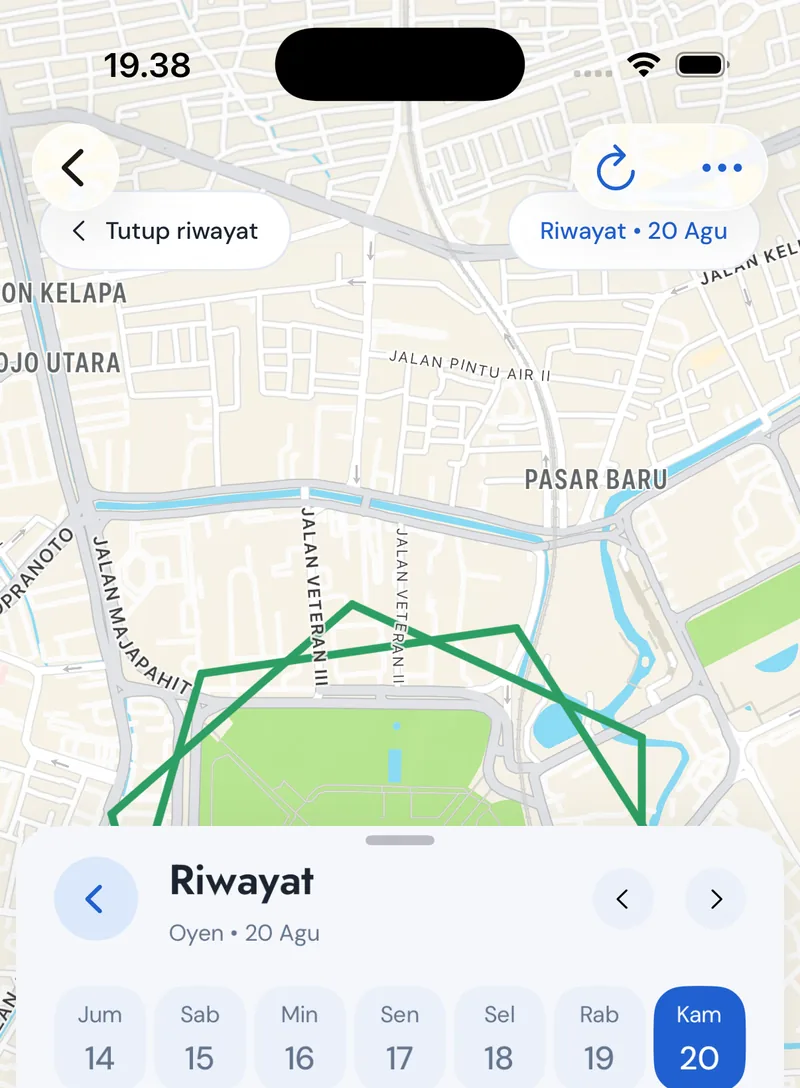 Layar Riwayat di OnlyPets App menampilkan jejak perjalanan Oyen di peta beserta pilihan tanggal
